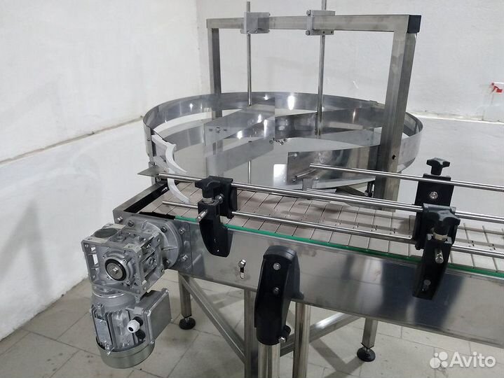 Накопительный стол с приводом