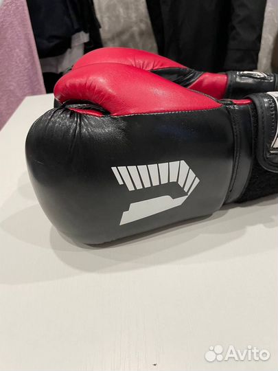 Боксерские перчатки