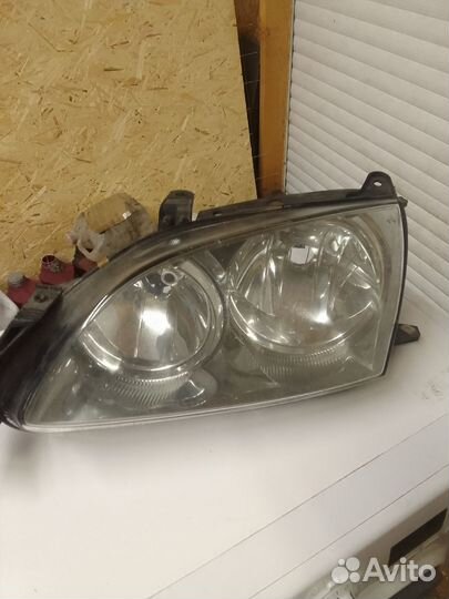 Фара toyota avensis