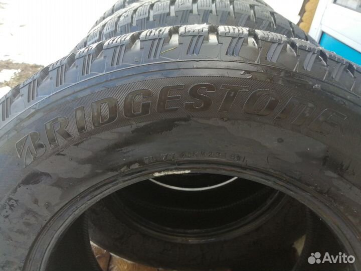 Bridgestone Blizzak Spike-01 26.5/65 R17