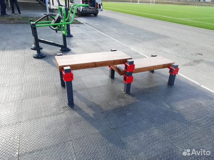 Уличная скамья воркаут на хомутах