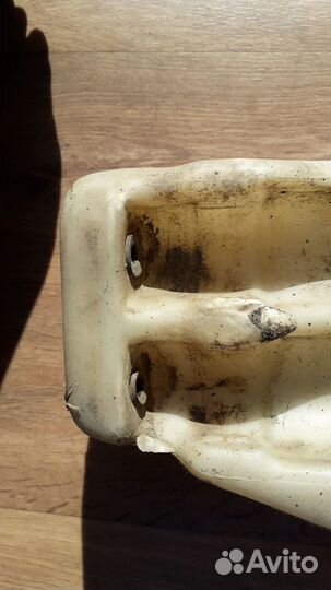 Бачок омывателя №13 Mitsubishi Carisma 2000