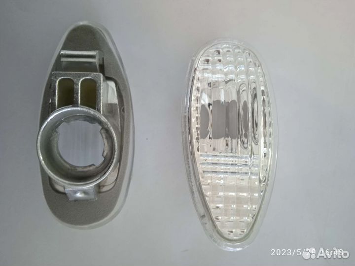 Указатель поворотов Митсубиси Лансер 9