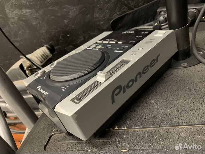 Деки Pioneer CDJ 200