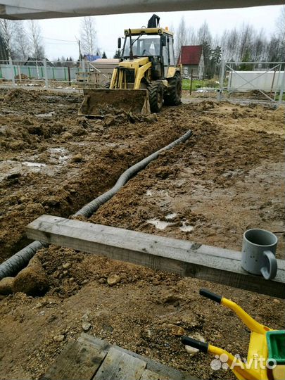 Экскаватор-погрузчик