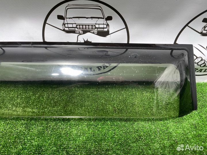 Ветровик на дверь задний правый Toyota Land