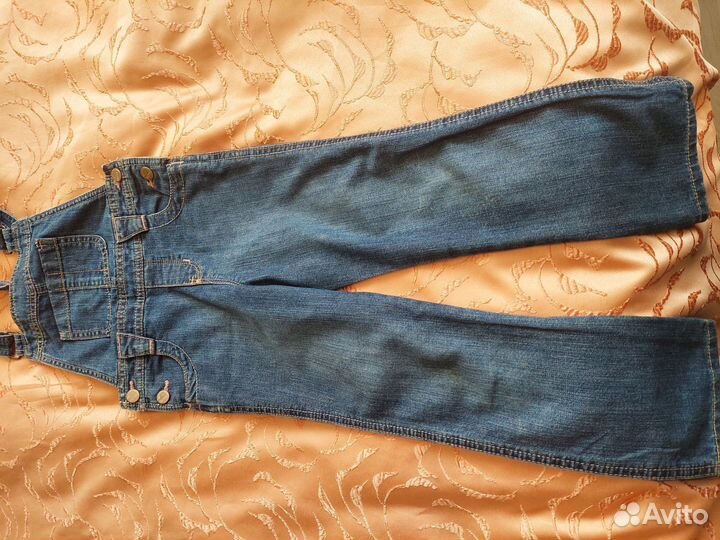 Спортивные костюмы и джинсы