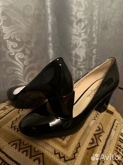 Туфли женские лакированные на каблуке Westfalika