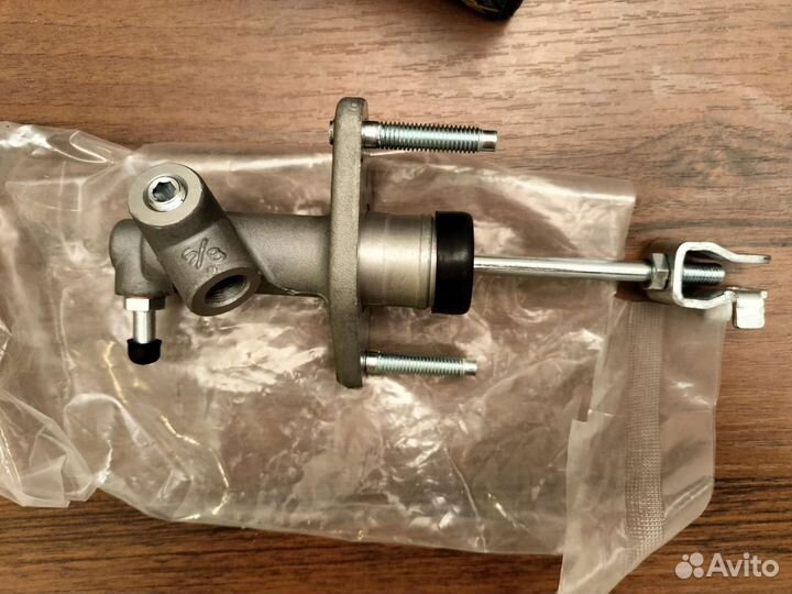 Главный цилиндр сцепления Honda Accord 6