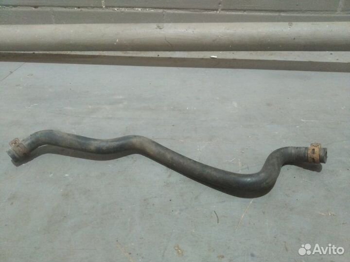 Патрубок системы охлаждения Renault Sandero 1 2010