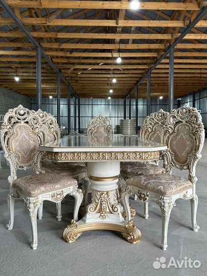 Стол обеденный