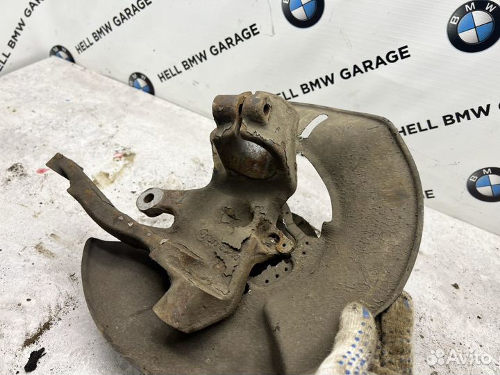 Перелний левый поворотный кулак BMW E38