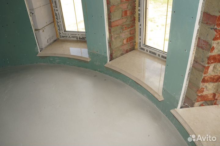 Монтаж подоконников из мрамора