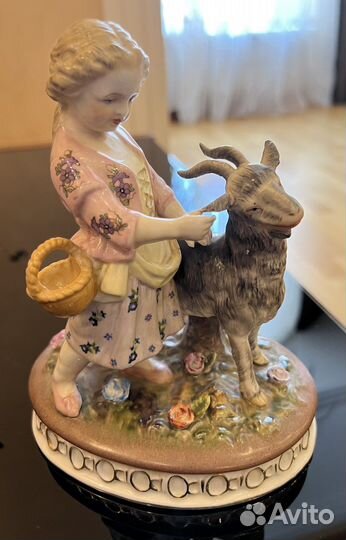 Фарфоровые статуэтки в стиле Мейсен (Meissen)