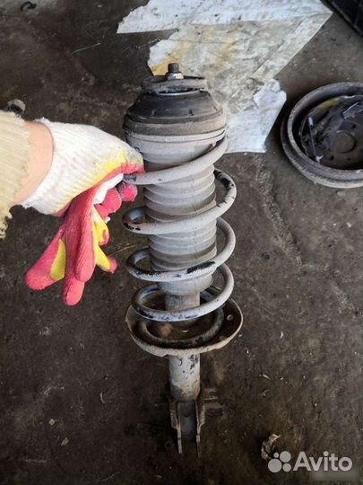 Передняя левая стойка в сборе Opel corsa D