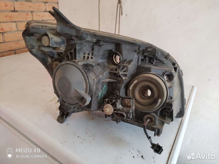 Фара Toyota avensis 2008