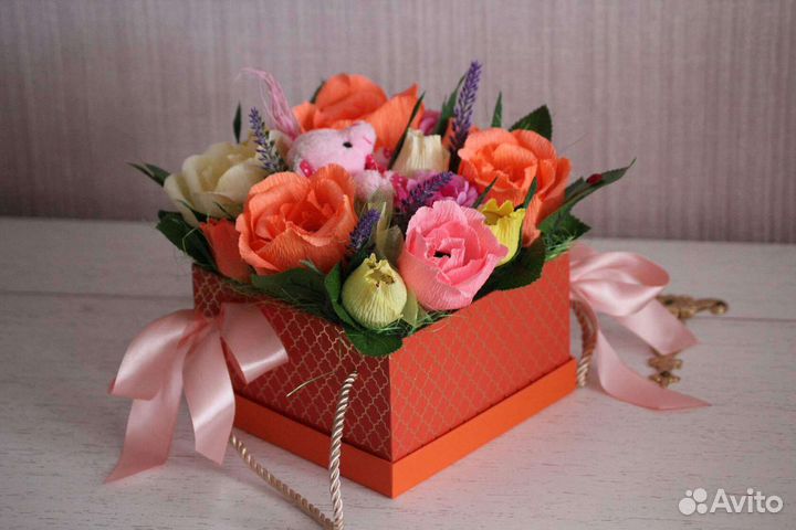 Букет из конфет в подарочной коробке