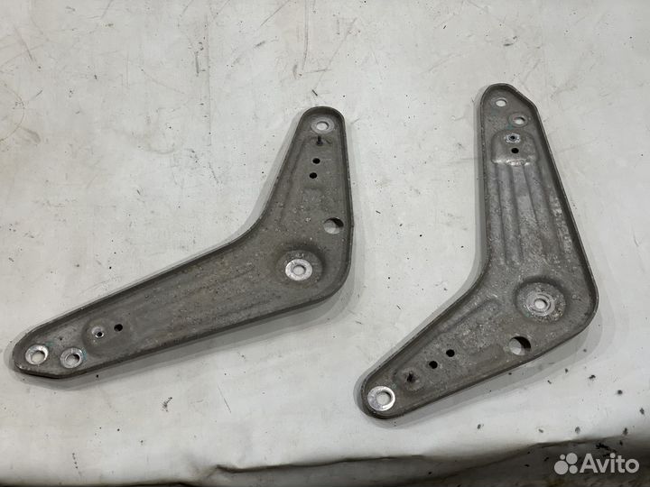 Реактивная тяга левая и правая BMW X6 F16