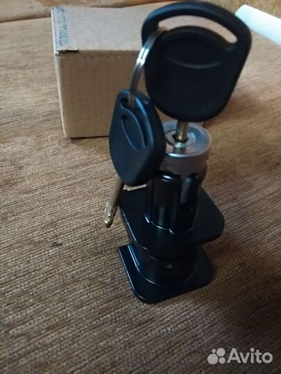 Личинка капота на Форд Коннект