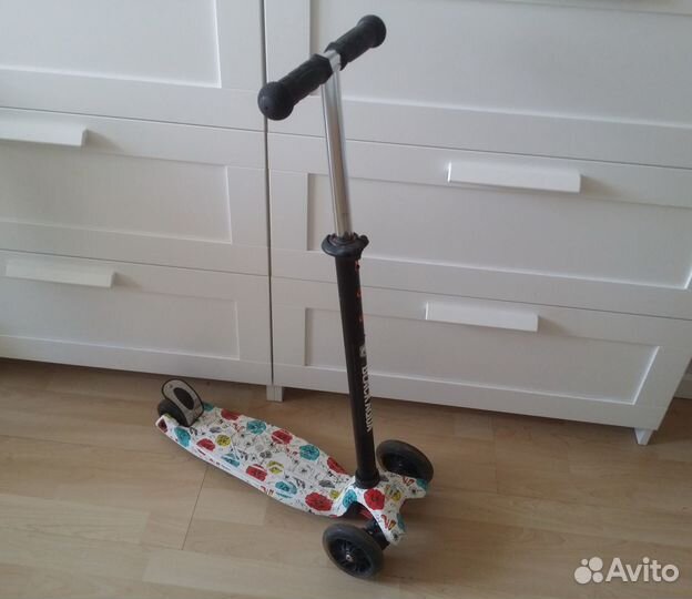 Самокат Black Aqua со светящимися колесами