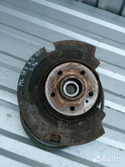 Поворотный кулак задний правый Mercedes ML 163