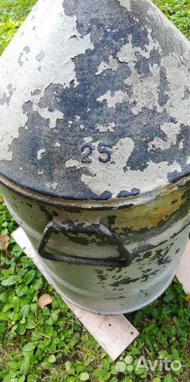 Старинный керосиновый бидон