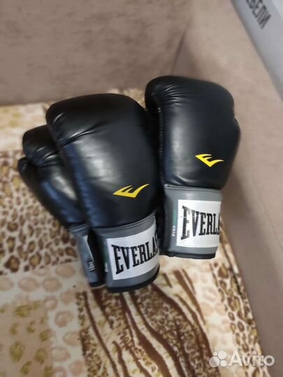 Боксерские перчатки