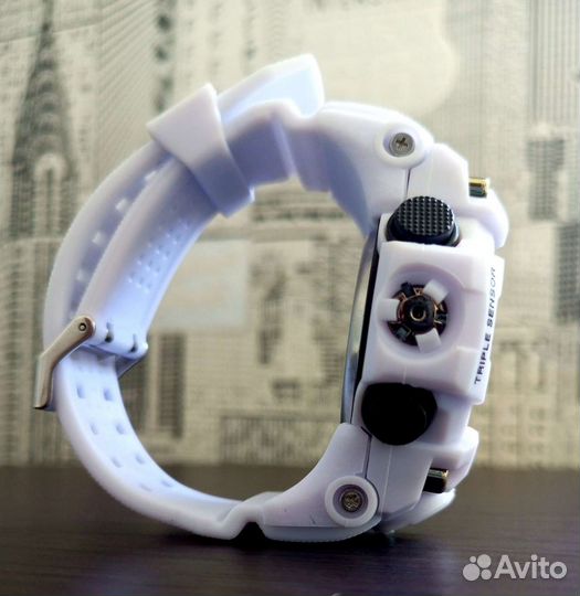 Белые часы Casio G-Shock