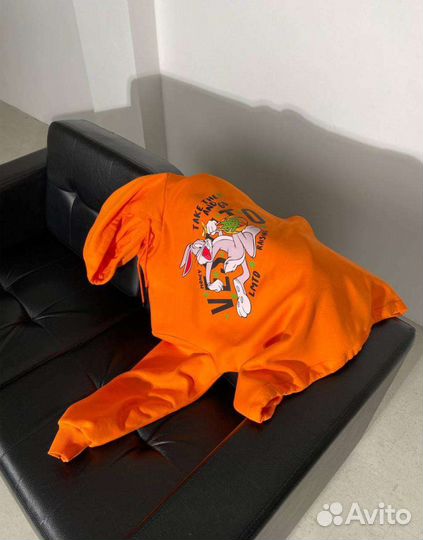 Нанесение логотипов на футболки толстовки кепки