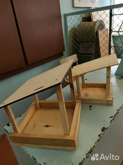 Кормушка для птиц из дерева