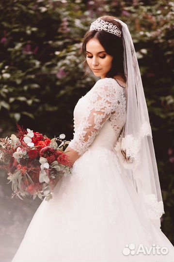 Свадебное платье со шлейфом 44-48