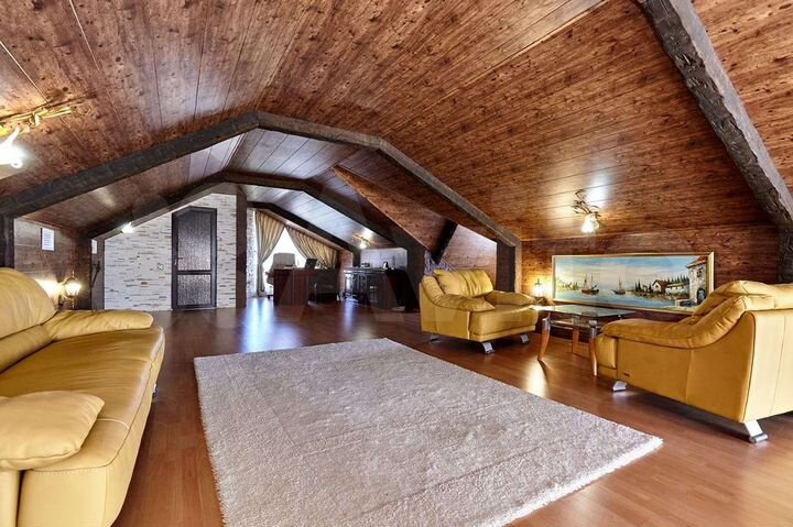 Дом 539 м² на участке 7 сот.