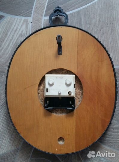 Часы настенные * янтарь * \ сделано В С.С.С.Р