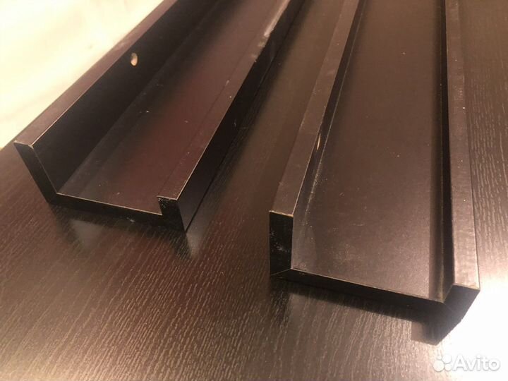 Черная полка для картин и фото IKEA 55 см