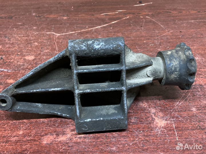 Кронштейн двигателя ауди 100 с3