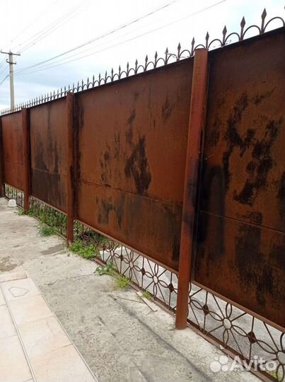 Забор с воротами и калиткой