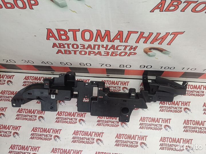 Кронштейн обшивки багажника левый Ягуар Ф-пайс