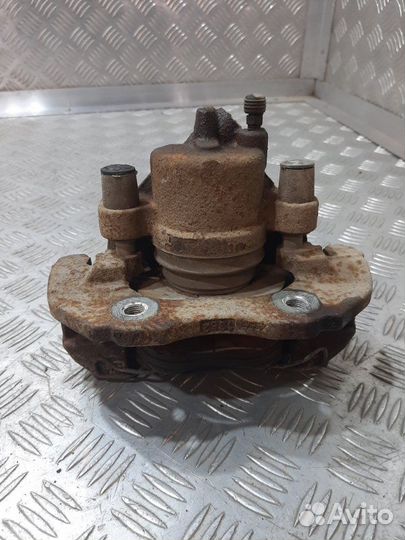 Суппорт передний правый Mazda 3 BL