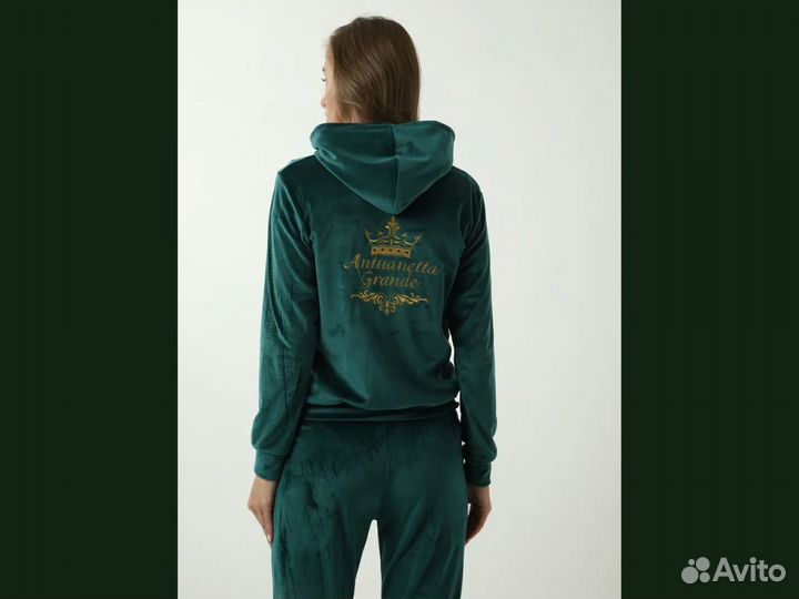 Велюровый спортивный костюм женский