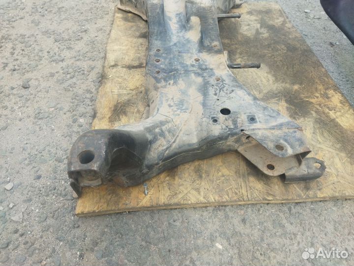 Балка Лансер 9 MR510285