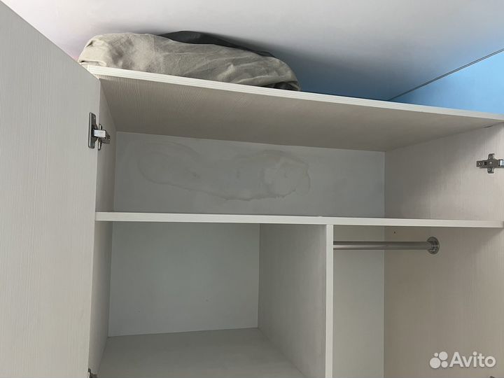 Продаю стол и шкаф в детскую