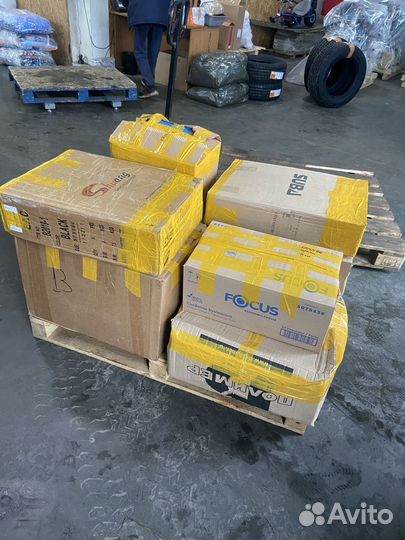 Коробки с одеждой