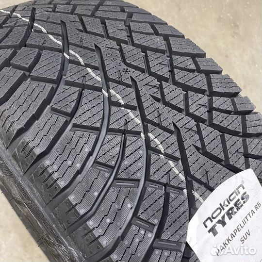 Nokian Tyres Hakkapeliitta R5 215/55 R17 98R