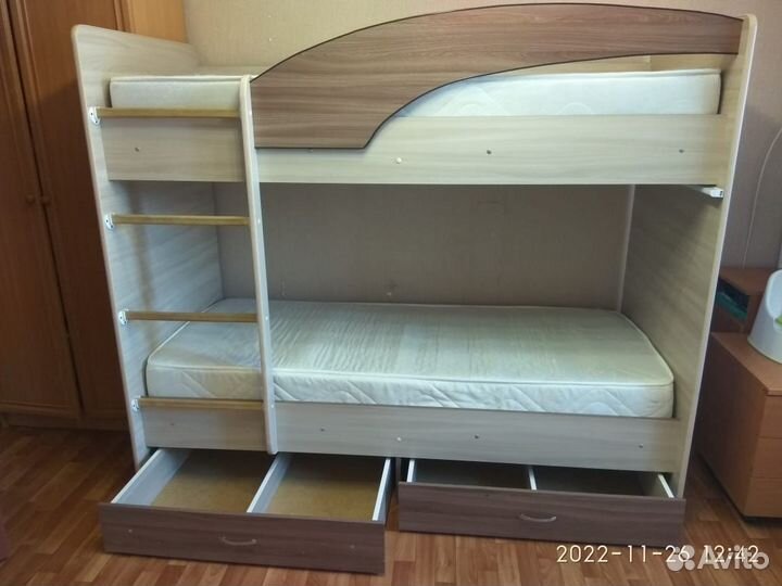 Двухъярусная кровать бу с матрасами