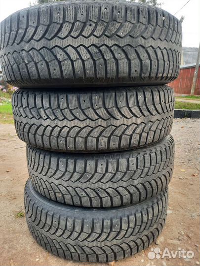 Bridgestone Blizzak Spike-01 225/65 R17