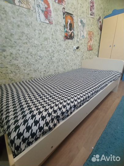 Продается комплект детской мебели