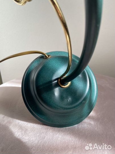 Итальянская металлическая настольная лампа