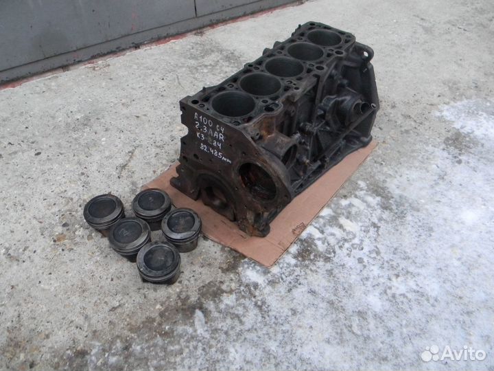 Блок цилиндров + поршня Ауди 100 С4 2.3 AAR