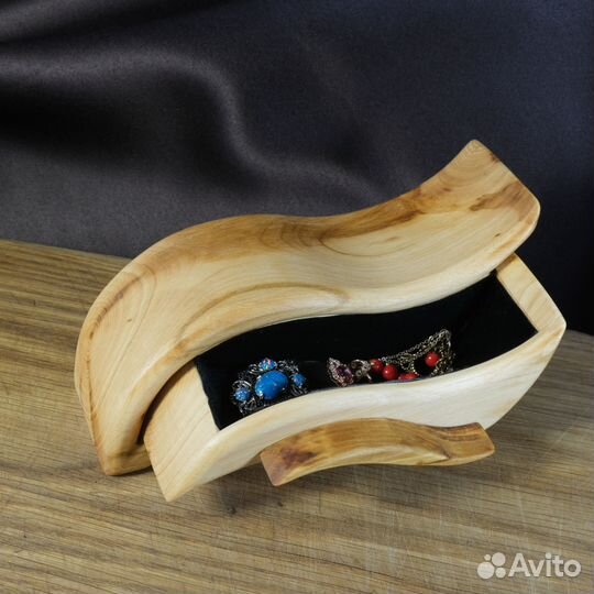 Шкатулка для украшений деревянная