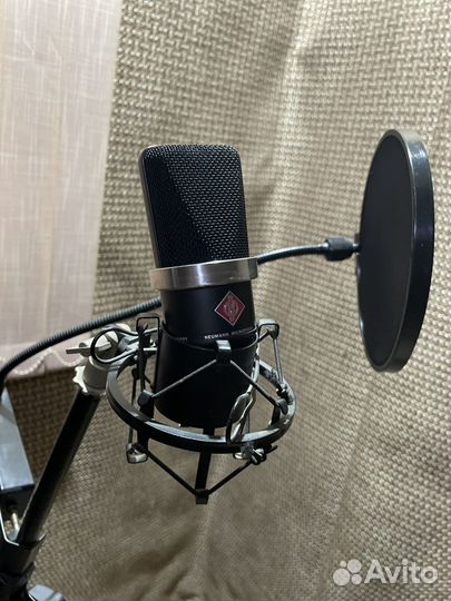 Студийный микрофон neumann